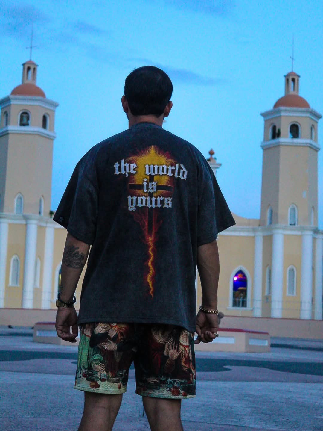 "KKrhist Hands"Acid wash Tee